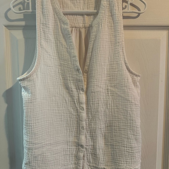 “Mommy-Like Top – Effortlessly Chic and Comfortably Stylish” - Picture 2 of 3